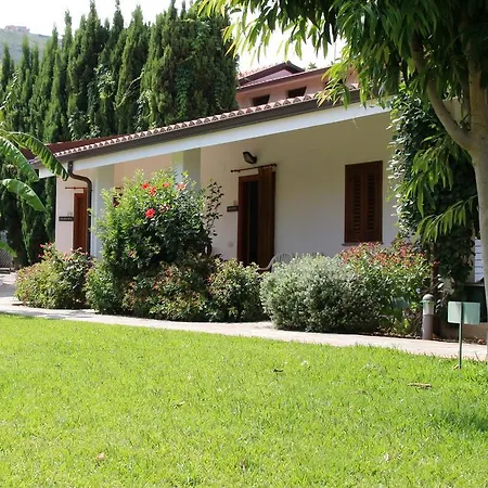 Villaggio La Pizzuta 4* פרגליה