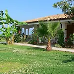 Villaggio La Pizzuta 4* بارغيليا