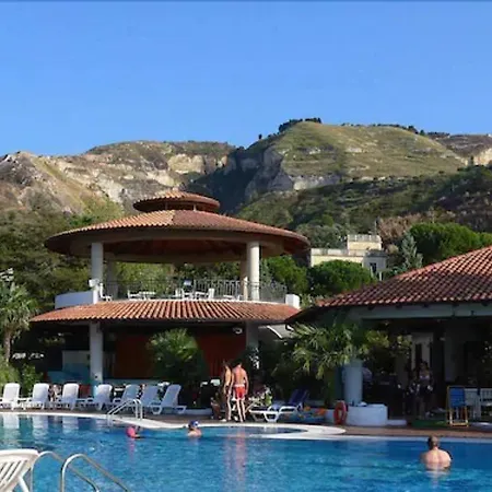 Villaggio La Pizzuta بارغيليا