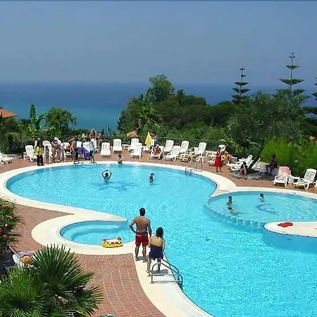Hotel Villaggio La Pizzuta 4*