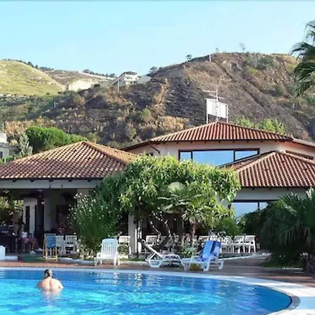 Villaggio La Pizzuta 4* بارغيليا