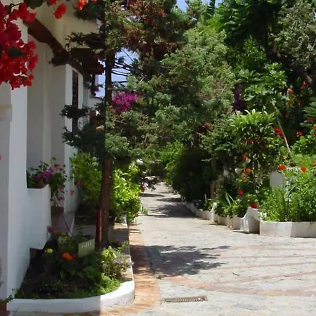 Villaggio La Pizzuta بارغيليا