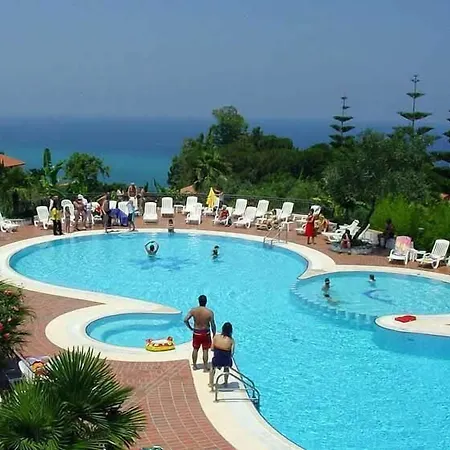 Villaggio La Pizzuta 4* بارغيليا
