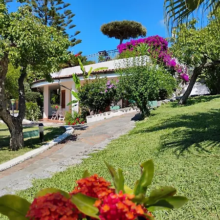 Villaggio La Pizzuta بارغيليا