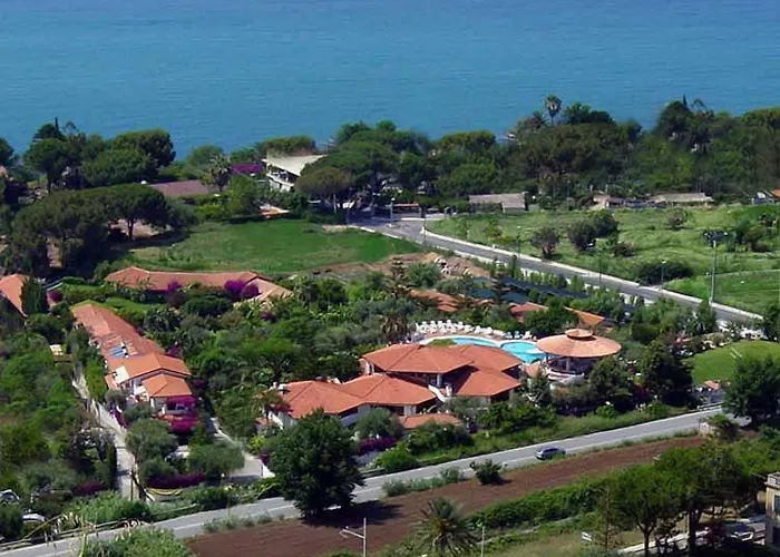 Villaggio La Pizzuta Hotell 4*